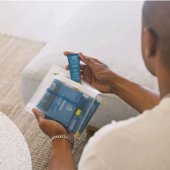 NWT Oars + Alps Travel Essentials Kit - Picture 2 of 8